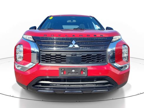 Used 2024 Mitsubishi Outlander SE FWD image 2
