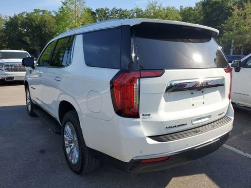 Used 2022 GMC Yukon SLT w/ SLT Premium Package RWD image 3