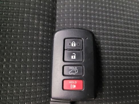 Used 2018 Toyota RAV4 XLE image 32