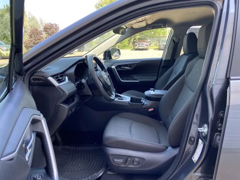 Used 2025 Toyota RAV4 XLE AWD/4WD image 10