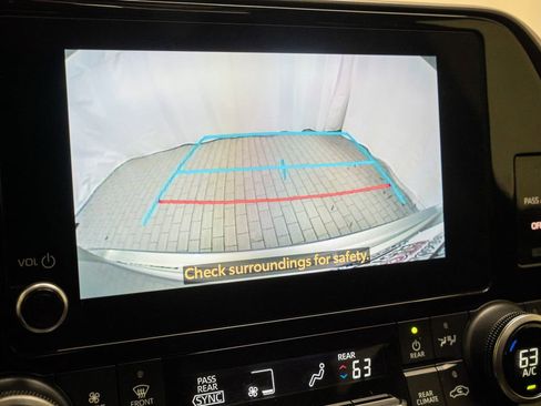 Used 2023 Toyota Highlander XLE image 16