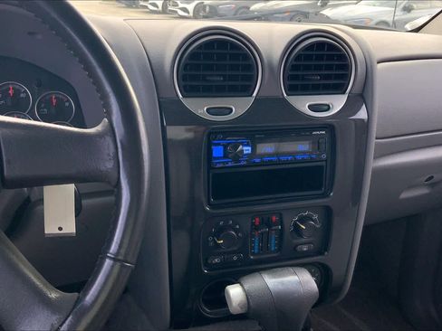 Used 2007 GMC Envoy SLE image 6