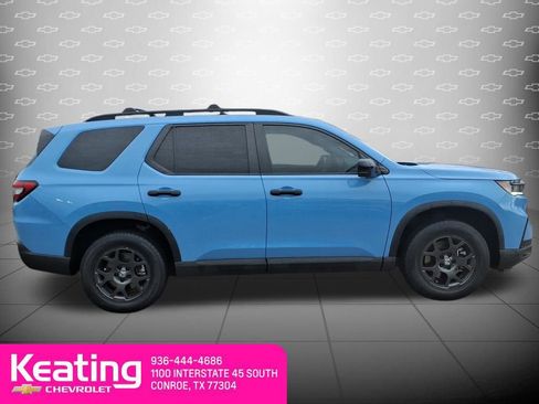 Used 2025 Honda Pilot TrailSport image 4