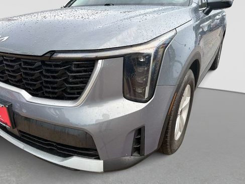 Used 2024 Kia Sorento LX FWD image 10