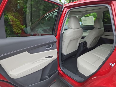 New 2025 Nissan Murano SL image 15