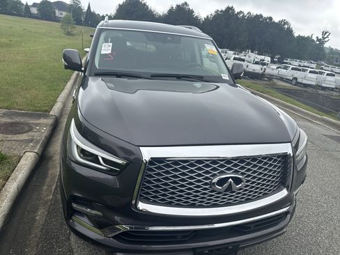 Used 2024 INFINITI QX80 Luxe RWD image 3