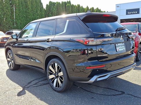 New 2025 Mitsubishi Outlander SE image 3