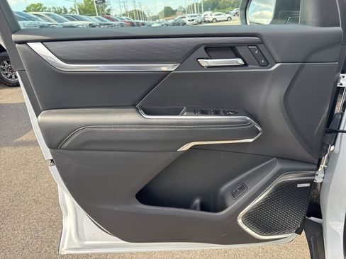 Used 2025 GMC Acadia Elevation image 26