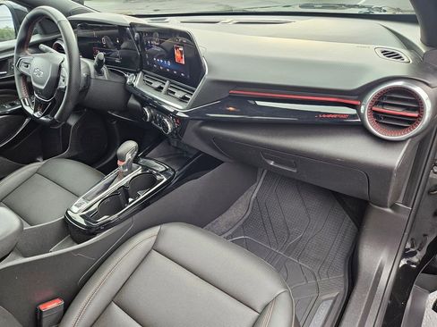 Used 2025 Chevrolet Trax RS w/ Sunroof Package image 38