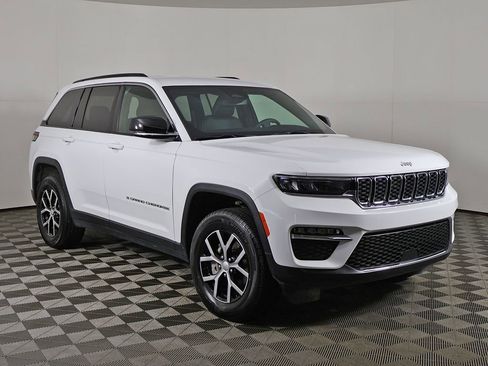 Used 2024 Jeep Grand Cherokee Limited w/ Trailer Tow Package AWD/4WD image 47