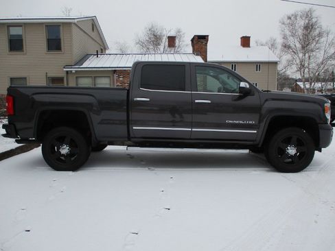 Used 2015 GMC Sierra 2500 Denali w/ Suspension Package, Off-Road image 7