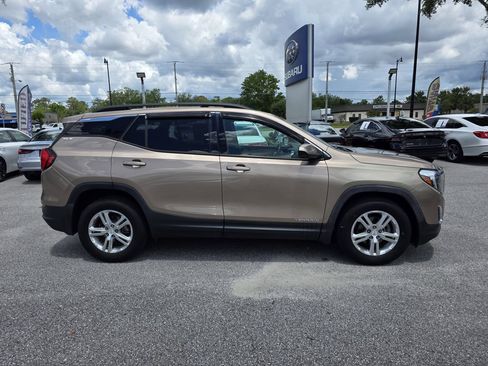 Used 2018 GMC Terrain SLE w/ Driver Convenience Package FWD image 2