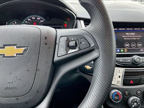 Used 2022 Chevrolet Trax LS w/ Tint and Cruise Package FWD image 11