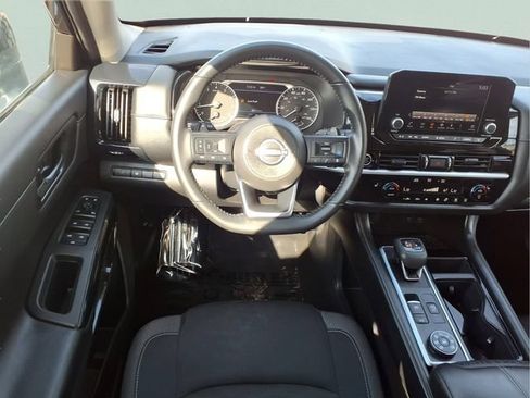 Used 2024 Nissan Pathfinder SV AWD/4WD image 4