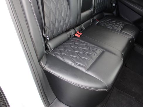 Used 2022 Nissan Rogue Platinum w/ Head-Up Display Package image 25