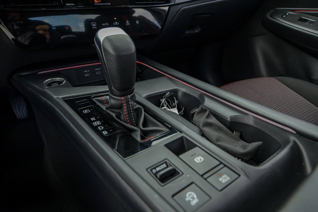 Used 2026 Nissan Sentra SR w/ Floor Mat Package FWD image 32