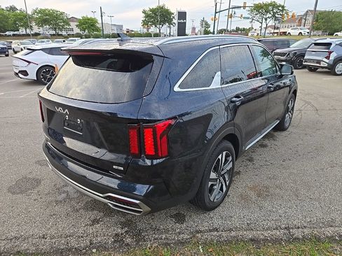 Used 2023 Kia Sorento EX AWD/4WD image 3