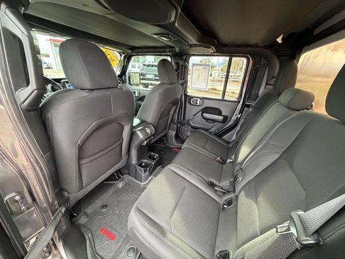 Used 2020 Jeep Gladiator Sport w/ Quick Order Package 24S image 21