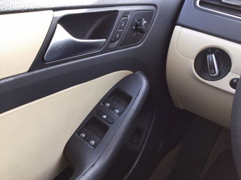 Used 2012 Volkswagen Jetta SE image 16