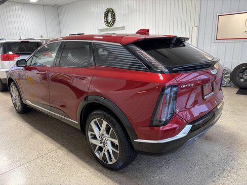 Used 2025 Cadillac Optiq Luxury 1 w/ LPO, Floor Liner Package image 3