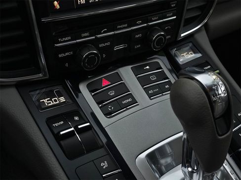 Used 2011 Porsche Panamera 4 image 31