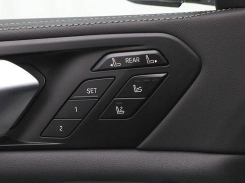 Used 2026 BMW X7 M60i image 15