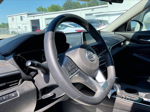 Used 2022 Nissan Altima 2.5 SR w/ Midnight Edition Package FWD image 6