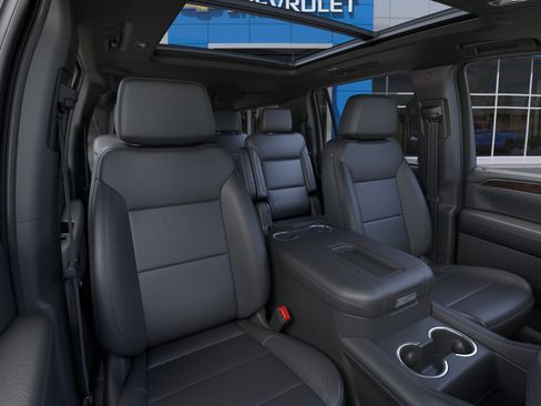 Used 2024 Chevrolet Suburban LT w/ Luxury Package AWD/4WD image 16