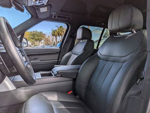 Used 2025 Land Rover Range Rover SE image 5