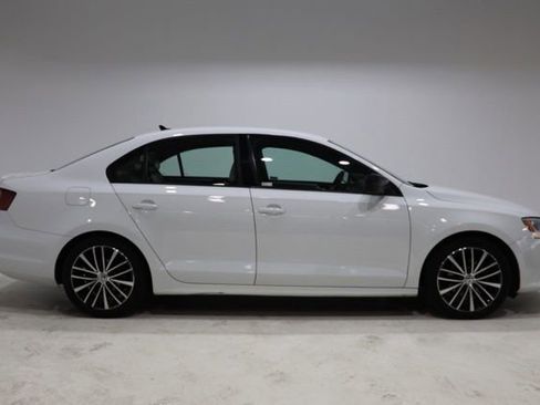 Used 2016 Volkswagen Jetta Sport FWD image 8