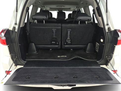 Used 2018 Lexus LX 570 4WD image 13