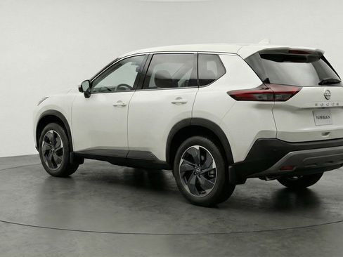 Used 2025 Nissan Rogue SV AWD/4WD image 6