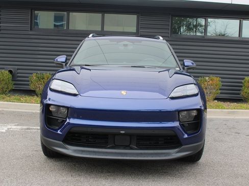 Used 2024 Porsche Macan 4 Electric image 10