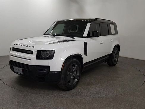 Used 2025 Land Rover Defender 110 X-Dynamic SE image 4