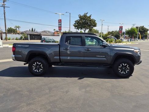 Used 2019 Toyota Tacoma TRD Off-Road AWD/4WD image 8