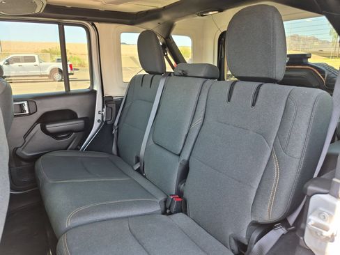 Used 2024 Jeep Wrangler Unlimited AWD/4WD image 23