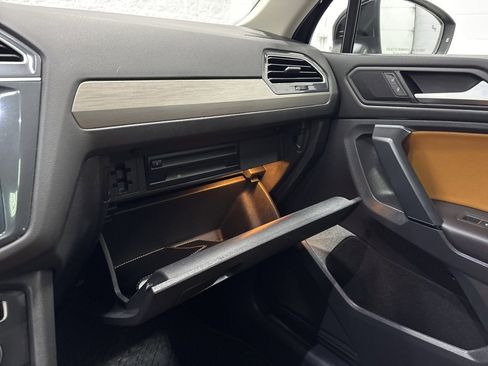Used 2019 Volkswagen Tiguan SE image 17