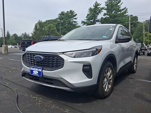 Used 2025 Ford Escape Active AWD/4WD image 2