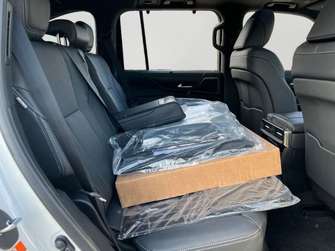 New 2026 Lexus LX 700h Luxury image 8