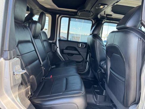 Used 2018 Jeep Wrangler Unlimited Sahara image 10