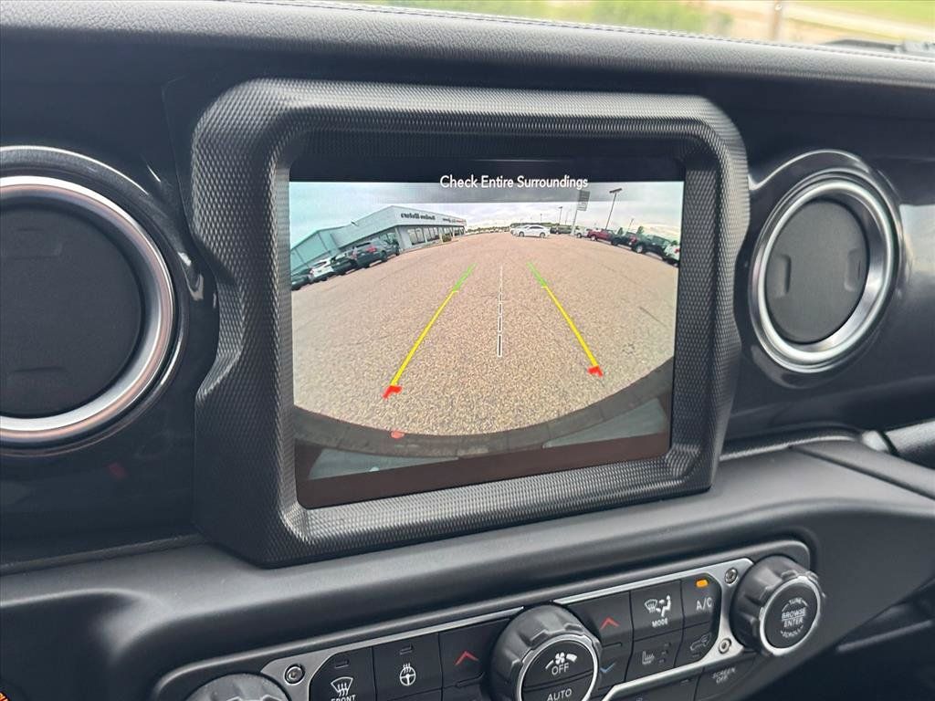 Used 2023 Jeep Wrangler Unlimited Sahara AWD/4WD image 25