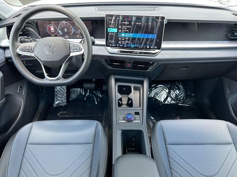 New 2026 Volkswagen Tiguan SE FWD image 12