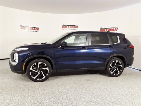 Used 2024 Mitsubishi Outlander SE Black Edition image 3