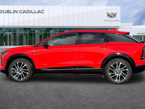 Certified 2025 Cadillac Optiq Sport 2 AWD/4WD image 7
