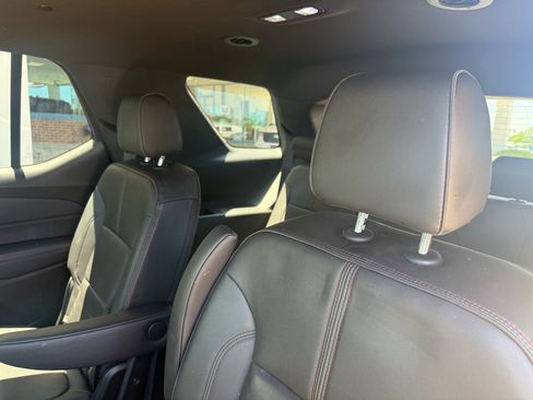 Used 2023 Chevrolet Traverse RS FWD image 12