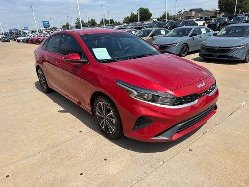 Used 2024 Kia Forte LXS w/ LXS Technology Package FWD image 7