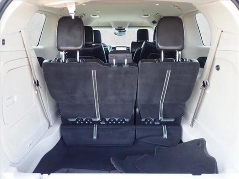 Used 2023 Chrysler Pacifica Touring-L FWD image 8