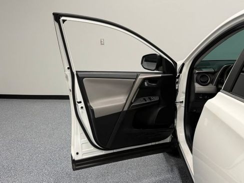 Used 2018 Toyota RAV4 XLE w/ Convenience Package AWD/4WD image 13