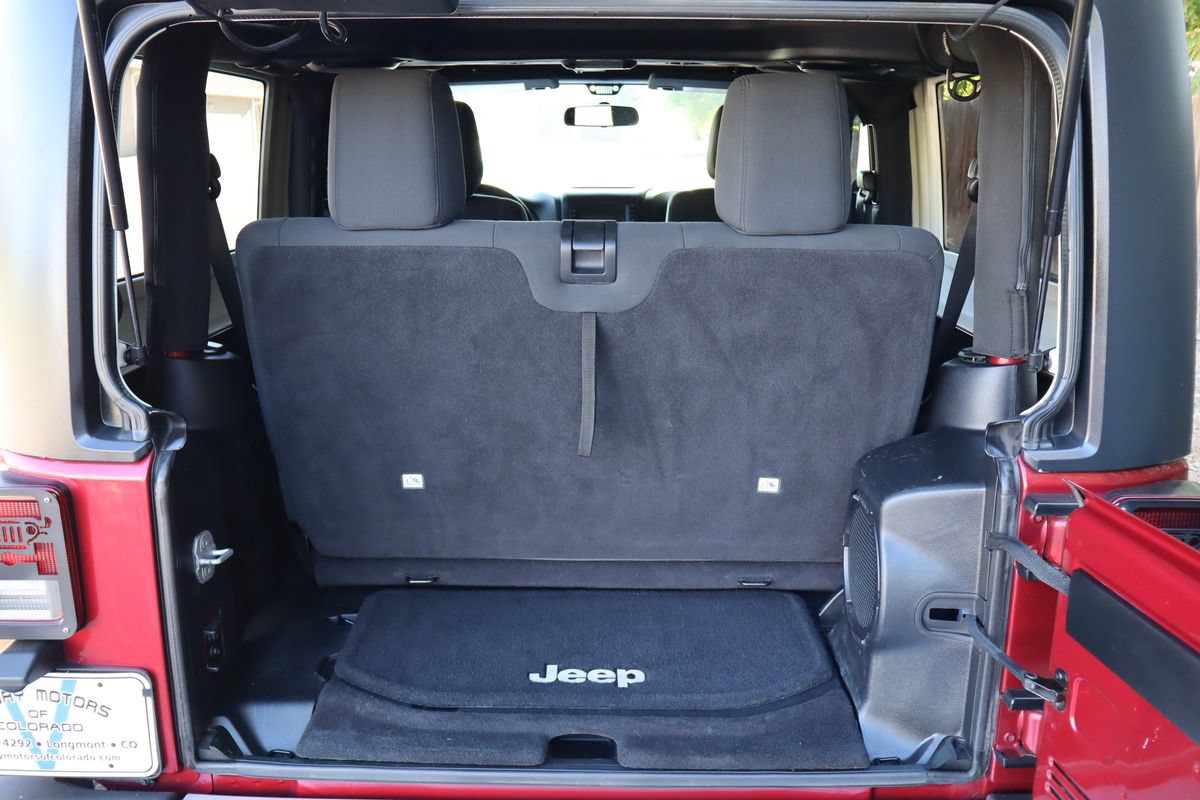 Used 2012 Jeep Wrangler Sahara w/ Connectivity Group AWD/4WD image 15