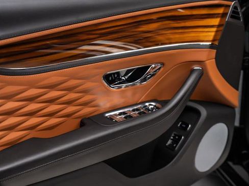 Used 2021 Bentley Flying Spur V8 image 31